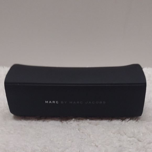 Marc By Marc Jacobs Accessories - Marc by Marc Jacobs Black Eyewear Case Only 3 299-65